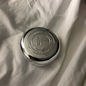 itCosmetics Confidence in a compact: TAN